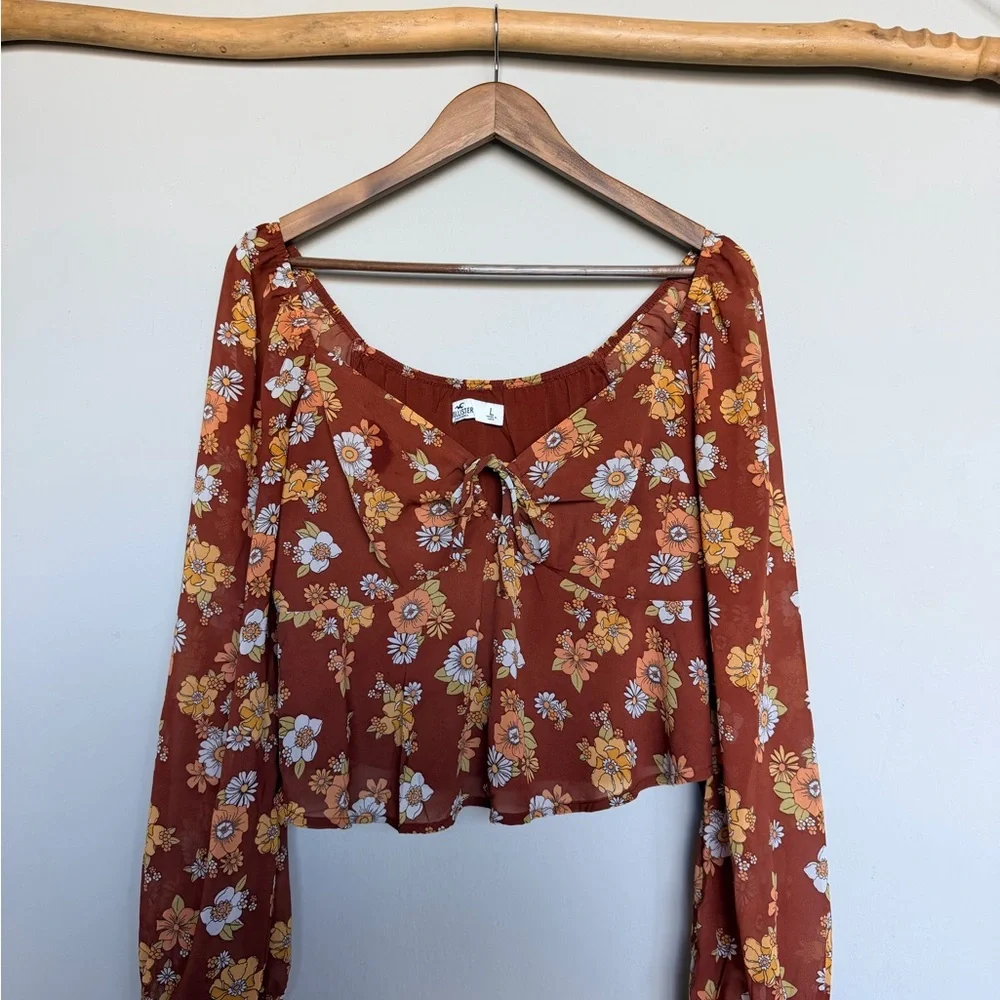 Hollister 70’s Floral Tie-Front Cropped Blouse - Picture 8 of 8